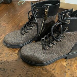 MICHAEL Michael Kors Brown Ankle Boots with Side Zipper and Thick Sole